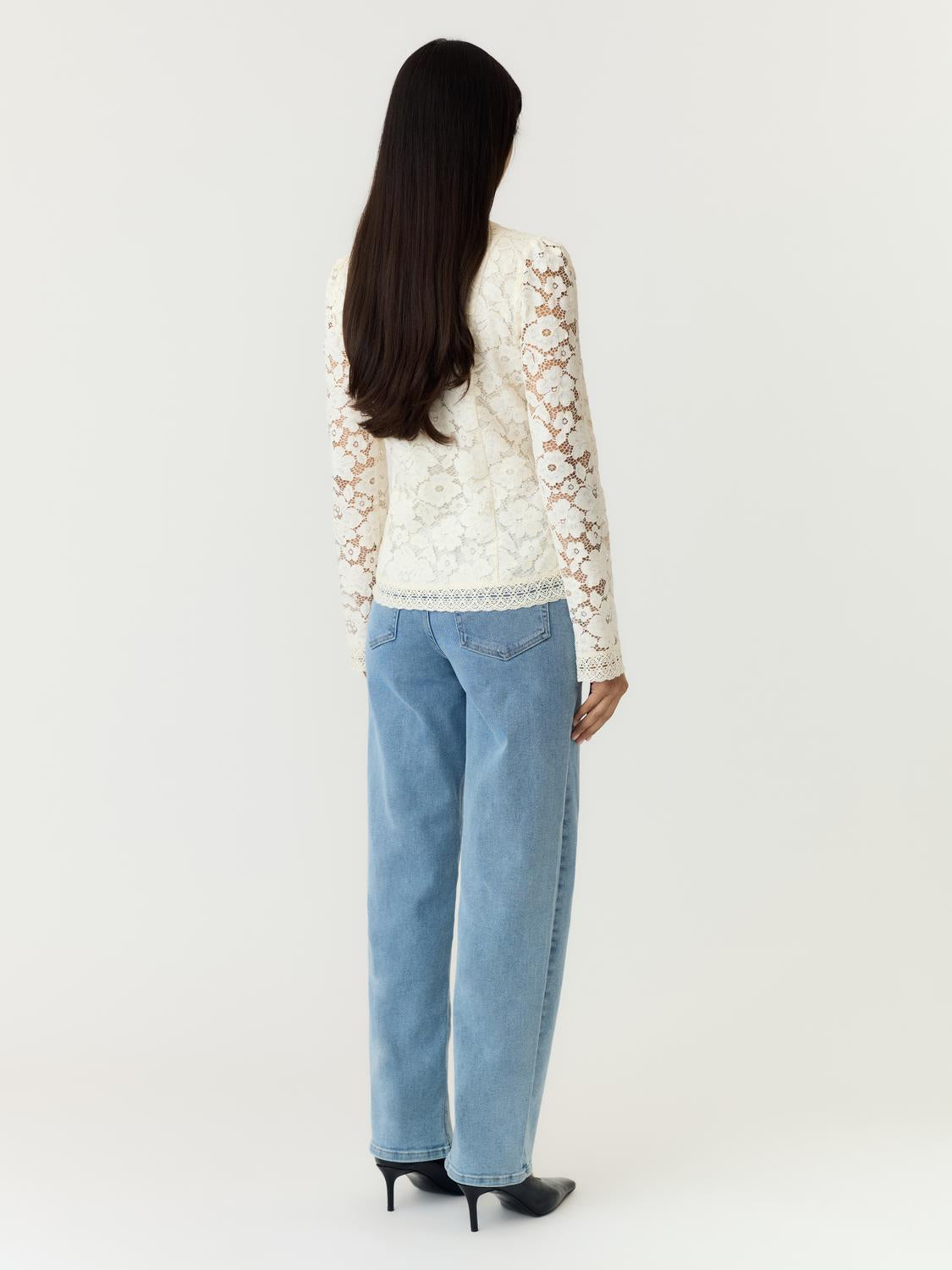 model_shot-back